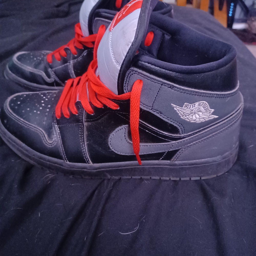 Jordan Hv5177-010 1 Mid Se Black Metallic Reimagined
